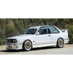 BMW E30 V1 Kit Version 1989 White Solido S1801526