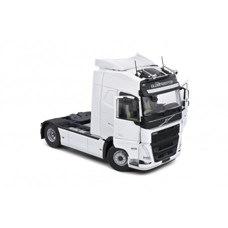 Volvo FH16 750 Globetrotter XL Tractor Truck 2-Assi 2021 White Solido S2400103