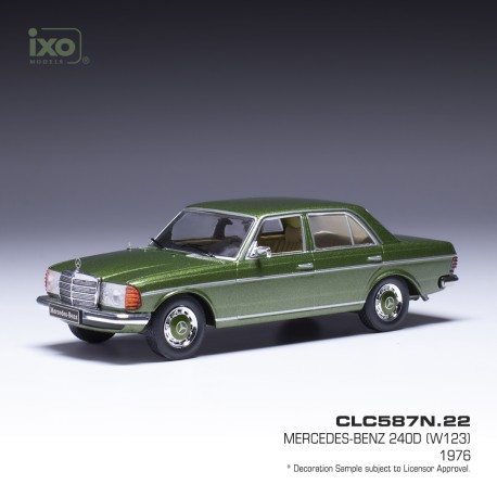 Mercedes 240D W123 1976 Green Met IXO CLC587
