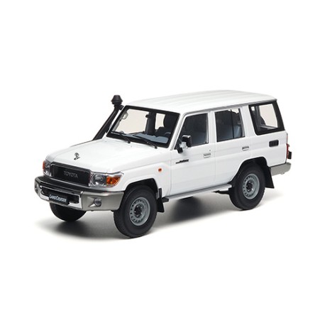 Toyota Land Cruiser 76 2017 White Almost Real ALM870103