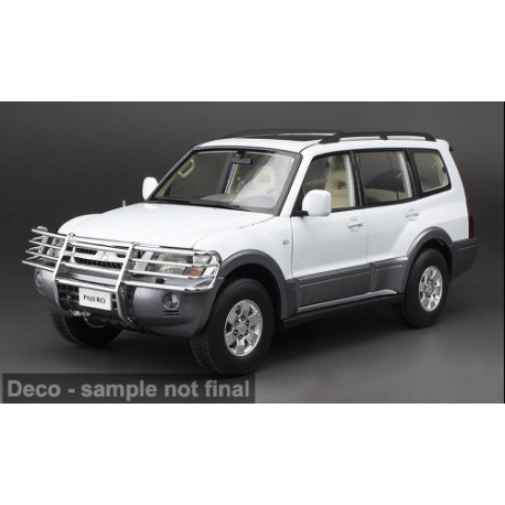 Mitsubishi Pajero V73 White Sunstar SUN5833