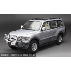 Mitsubishi Pajero V73 Silver Sunstar SUN5832