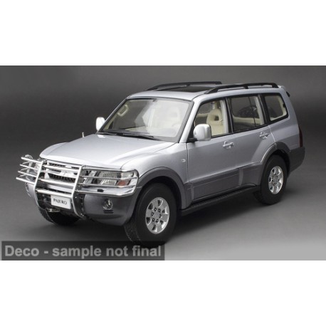Mitsubishi Pajero V73 Silver Sunstar SUN5832