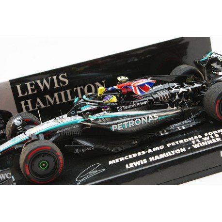 Mercedes F1 W15 with flag 44 Lewis Hamilton F1 Winner Angleterre 2024 Minichamps 410241244