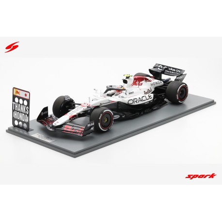Red Bull RB21 with pitboard 22 Yuki&nbsp;Tsunoda F1 Japon 2025 Spark 12S055
