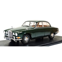 Jaguar 420 1967 British Racing Green Cult Models CML289-2