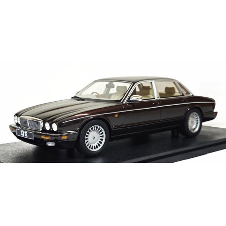 Jaguar XJ6 Sovereign X300 1995 Dark Red Cult Models CML323-2
