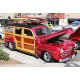 Chevrolet Woody Surf Wagon "Avec Planche de Surf" Rouge et Optique Bois 1939 Sunstar SUN6176
