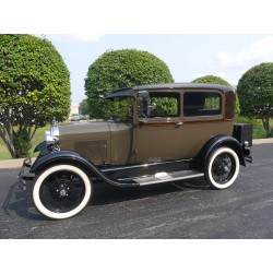 Ford A-Model Tudor Noire et Beige 1931 Sunstar SUN6103