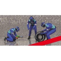 Tyre Change Set Sauber 3 Figurines and 1 Rear Tyre 1/43 F1 2002 Minichamps 343100033