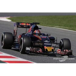 Toro Rosso Ferrari STR11 F1 2016 Daniil Kvyat Minichamps 117160126
