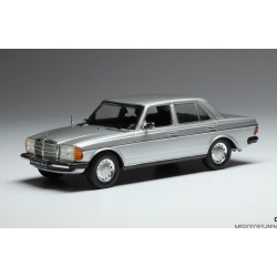 Mercedes 200 D W123 1976 Silver IXO CLC340N