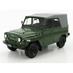 UAZ 469 Green Matt WhiteBox WB124042