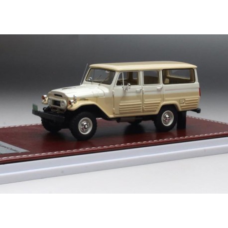 Toyota Land Cruiser FJ45LV 1963 Beige White Great Iconic GIM015B