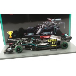 Mercedes AMG F1 W12 E Performance 44 F1 Grand Prix de Russie 100th Victory avec pitboard 2021 Lewis Hamilton Spark 18S604