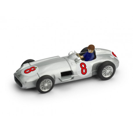 Mercedes W196 with pilot 8 Juan Manuel Fangio F1 Winner Pays bas 1955 Brumm R072-ch