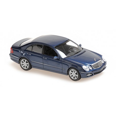 Mercedes Benz E-Class (W211) 2006 Dark Blue Metallic Minichamps 940036001